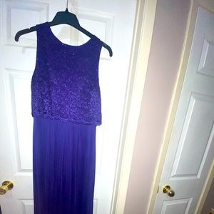 ✨Beautiful purple Laura size 8 long dress💜✨